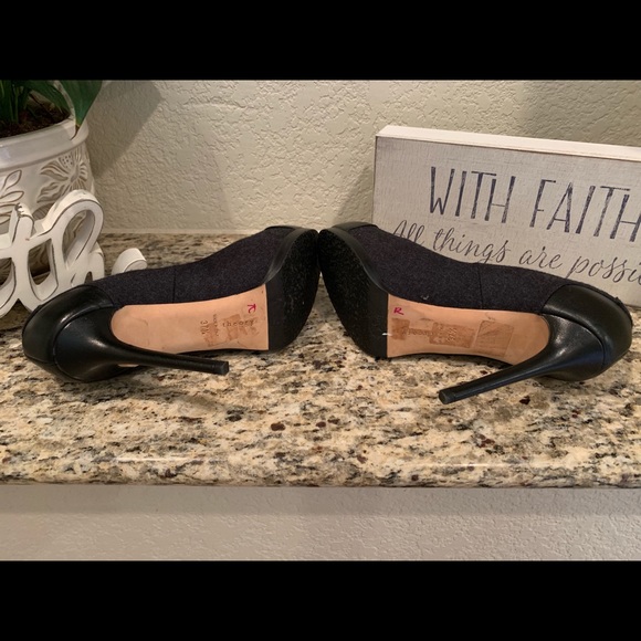 THEORY Grey Wool Leather Platform Tribtoo Heels - Picture 6 of 7